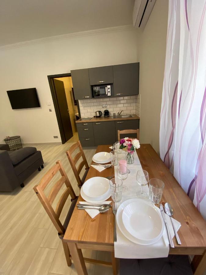 Karinthy Haz Guest House Siofok Bagian luar foto