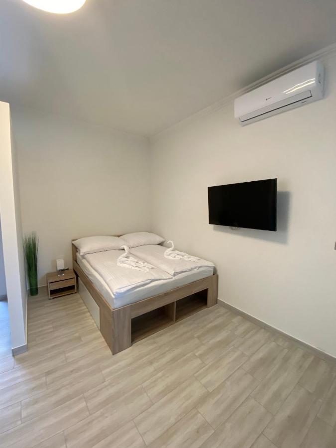 Karinthy Haz Guest House Siofok Bagian luar foto