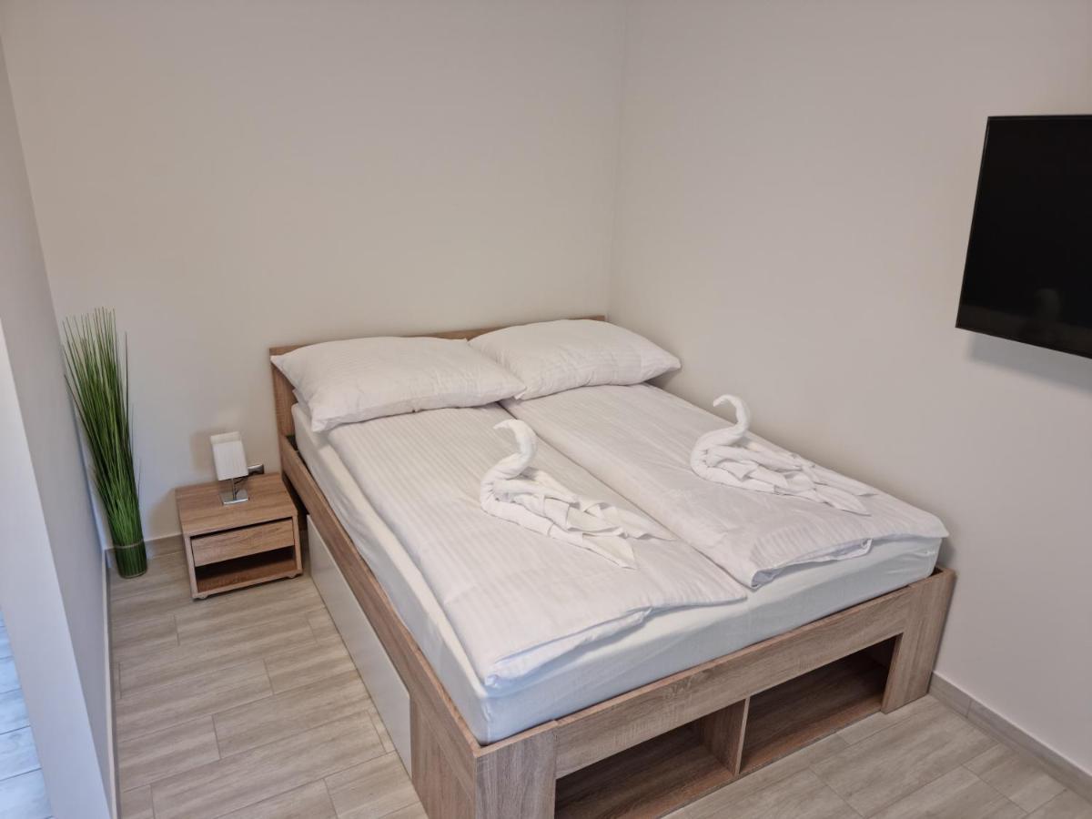 Karinthy Haz Guest House Siofok Bagian luar foto