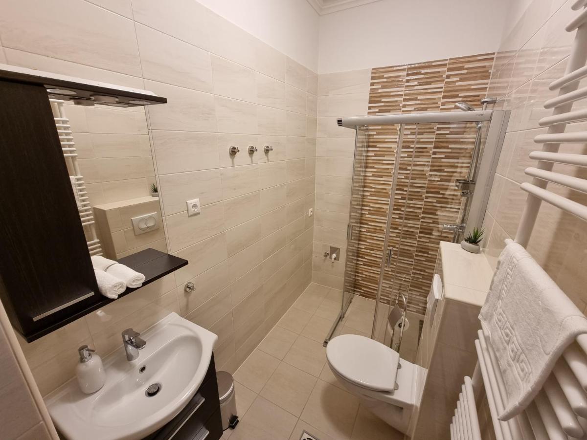 Karinthy Haz Guest House Siofok Bagian luar foto